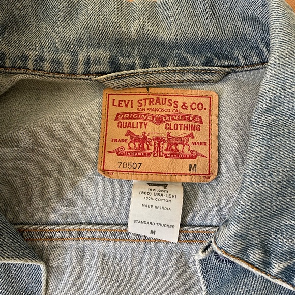 Denim Levi’s jacket - Picture 3 of 5